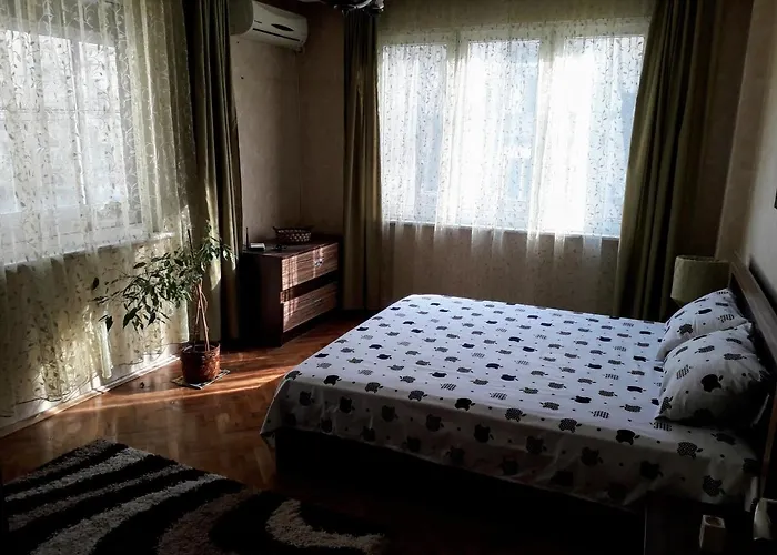 Family Style, Main Street, 20 Minutes From The Sea Apartament