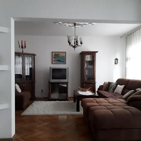 Family Style, Main Street, 20 Minutes From The Sea Apartmán *